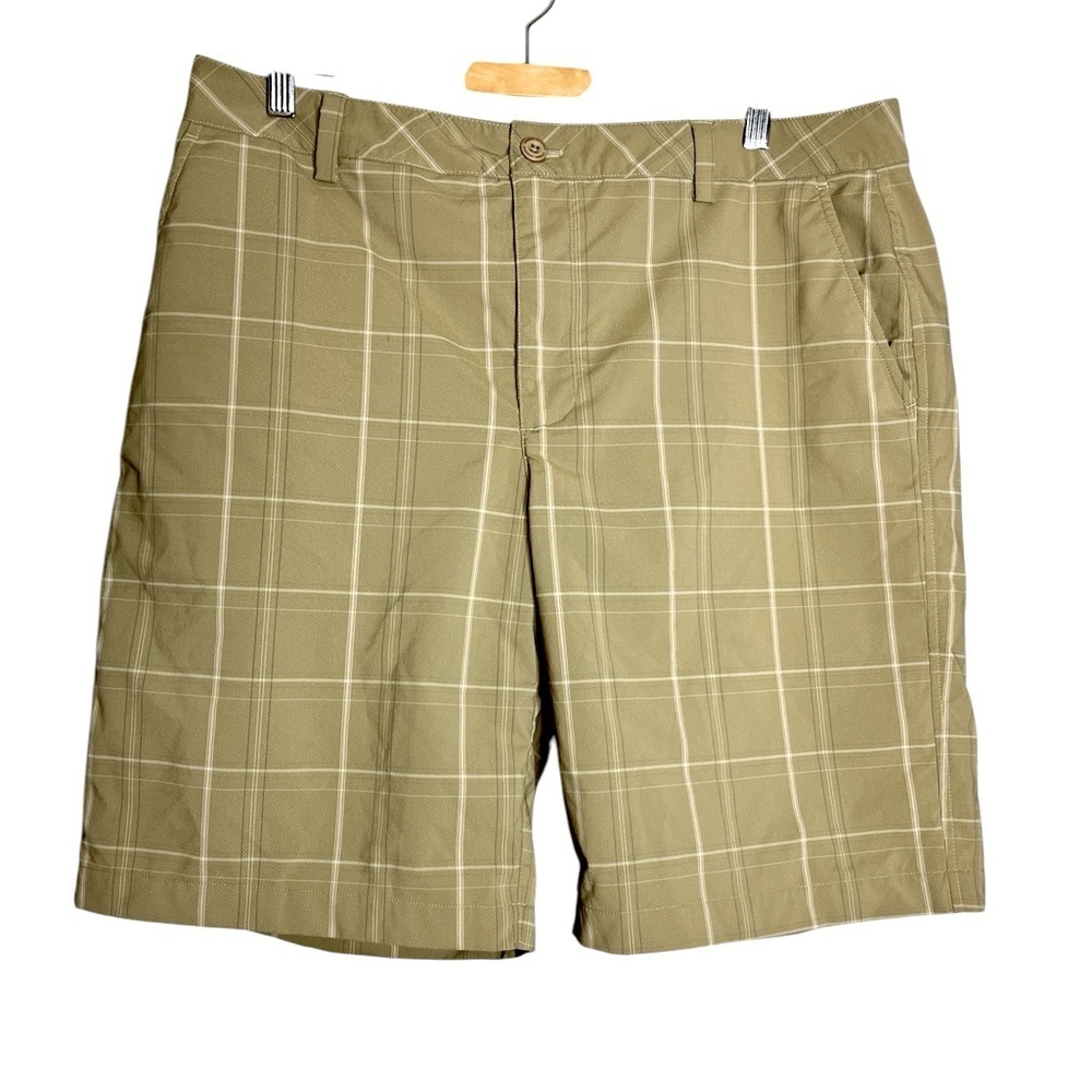 Under Armour Performance Brown Plaid Flat Front Golf Shorts, size 36